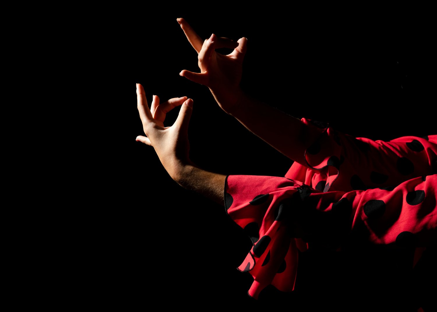 Manos de mujer flamenca